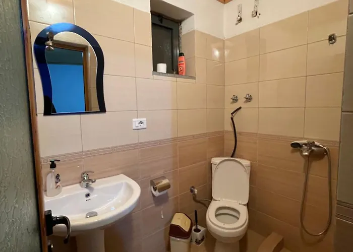 Bujtina Mecollari * Voskopojë